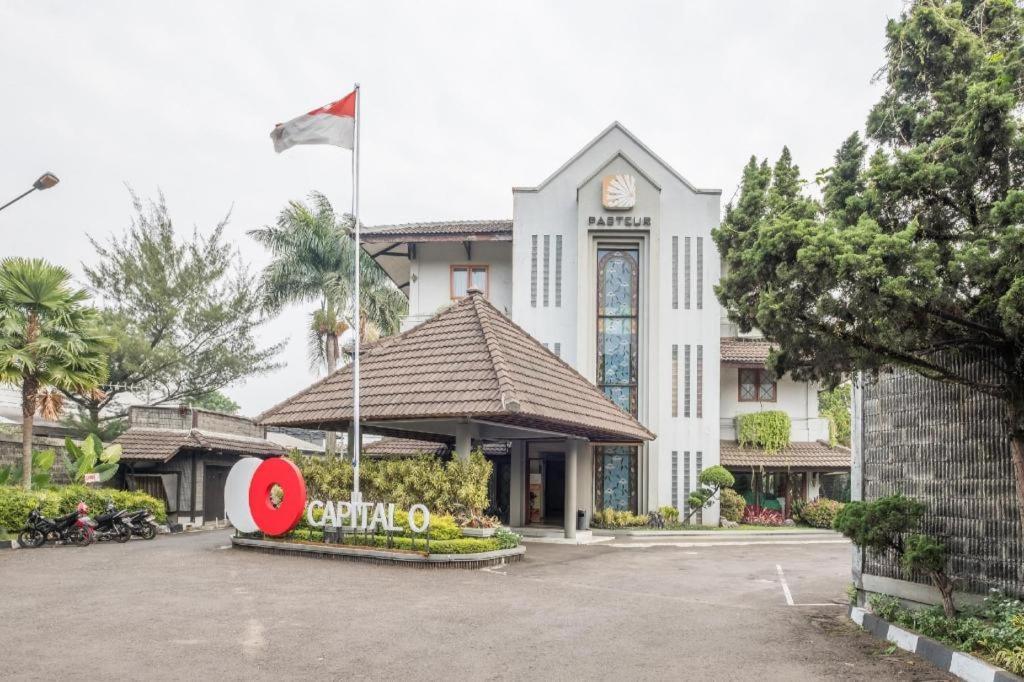 Capital O 874 Hotel Nyland Pasteur Bandung Exterior photo